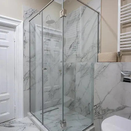 Classic 3br Loft Overlooking Cismigiu Gardens, Two Bathrooms, Balconies Bucharest