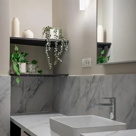 Classic 3br Loft Overlooking Cismigiu Gardens, Two Bathrooms, Balconies Apartment Bucharest