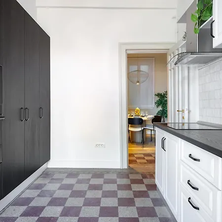 Classic 3br Loft Overlooking Cismigiu Gardens, Two Bathrooms, Balconies * Bucharest