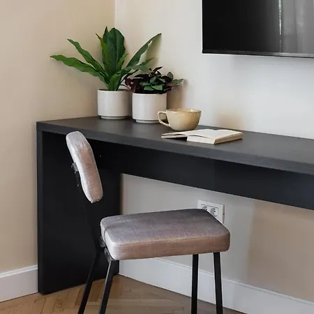 Classic 3br Loft Overlooking Cismigiu Gardens, Two Bathrooms, Balconies *