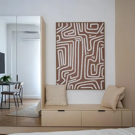 Classic 3br Loft Overlooking Cismigiu Gardens, Two Bathrooms, Balconies