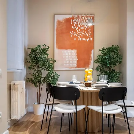 Apartment Classic 3br Loft Overlooking Cismigiu Gardens, Two Bathrooms, Balconies