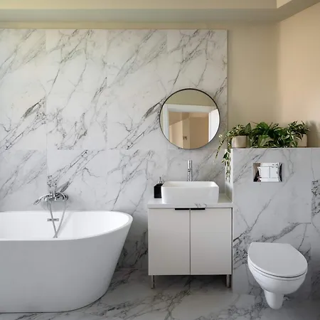 Apartment Classic 3br Loft Overlooking Cismigiu Gardens, Two Bathrooms, Balconies *