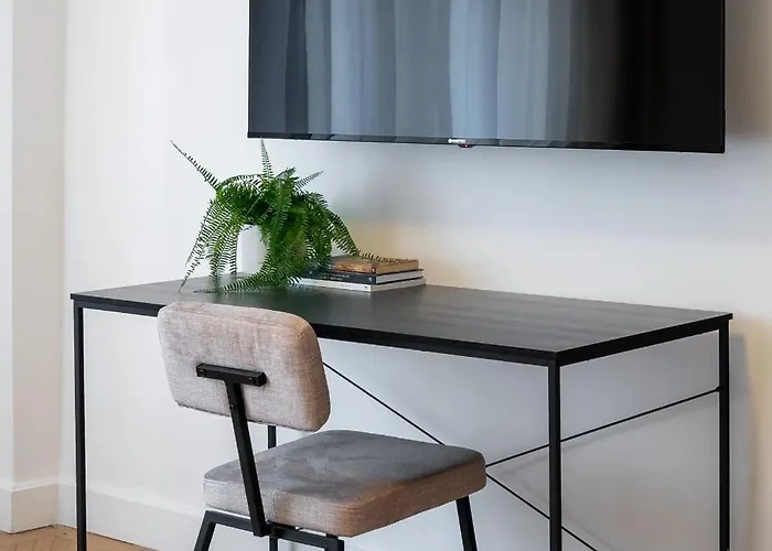 Apartamento Classic 3br Loft Overlooking Cismigiu Gardens, Two Bathrooms, Balconies *