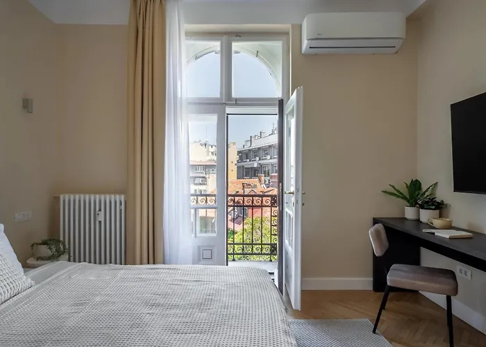 Classic 3br Loft Overlooking Cismigiu Gardens, Two Bathrooms, Balconies *