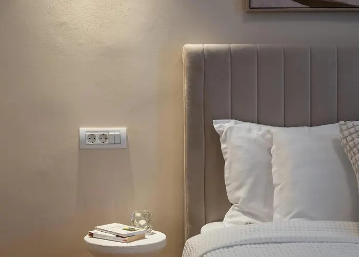 Apartamento Classic 3br Loft Overlooking Cismigiu Gardens, Two Bathrooms, Balconies *