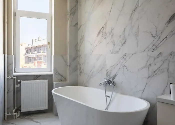 Apartamento Classic 3br Loft Overlooking Cismigiu Gardens, Two Bathrooms, Balconies *