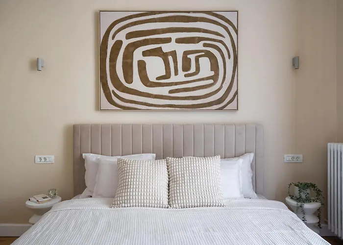 Classic 3br Loft Overlooking Cismigiu Gardens, Two Bathrooms, Balconies Apartamento Bucarest