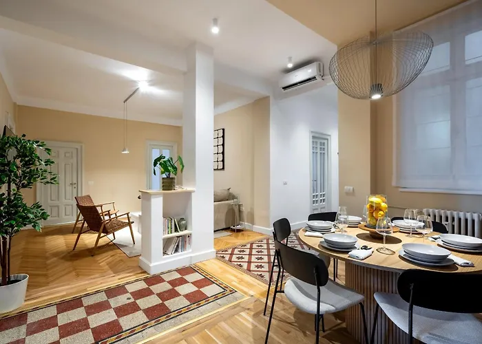 Apartamento Classic 3br Loft Overlooking Cismigiu Gardens, Two Bathrooms, Balconies Bucarest