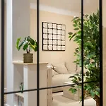 Classic 3br Loft Overlooking Cismigiu Gardens, Two Bathrooms, Balconies ブカレスト