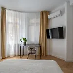 アパート Classic 3br Loft Overlooking Cismigiu Gardens, Two Bathrooms, Balconies