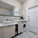 Classic 3br Loft Overlooking Cismigiu Gardens, Two Bathrooms, Balconies