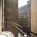 アパート Classic 3br Loft Overlooking Cismigiu Gardens, Two Bathrooms, Balconies ブカレスト