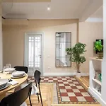 Апартаменти Classic 3br Loft Overlooking Cismigiu Gardens, Two Bathrooms, Balconies Бухарест