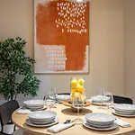 Classic 3br Loft Overlooking Cismigiu Gardens, Two Bathrooms, Balconies アパート ブカレスト