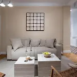 Classic 3br Loft Overlooking Cismigiu Gardens, Two Bathrooms, Balconies ブカレスト