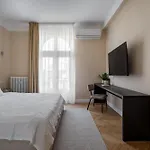 Classic 3br Loft Overlooking Cismigiu Gardens, Two Bathrooms, Balconies アパート