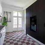 Classic 3br Loft Overlooking Cismigiu Gardens, Two Bathrooms, Balconies