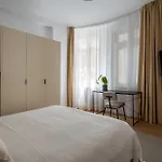 Classic 3br Loft Overlooking Cismigiu Gardens, Two Bathrooms, Balconies Апартаменти *