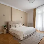 Classic 3br Loft Overlooking Cismigiu Gardens, Two Bathrooms, Balconies * Бухарест