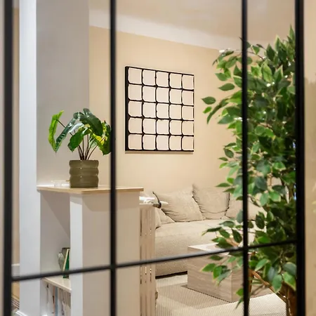 Classic 3br Loft Overlooking Cismigiu Gardens, Two Bathrooms, Balconies Boekarest