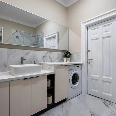 Classic 3br Loft Overlooking Cismigiu Gardens, Two Bathrooms, Balconies