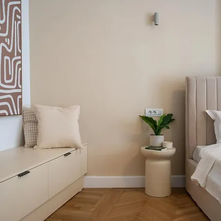 Classic 3br Loft Overlooking Cismigiu Gardens, Two Bathrooms, Balconies *