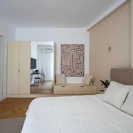 公寓 Classic 3br Loft Overlooking Cismigiu Gardens, Two Bathrooms, Balconies