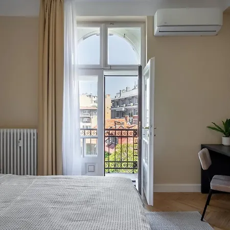 Classic 3br Loft Overlooking Cismigiu Gardens, Two Bathrooms, Balconies *