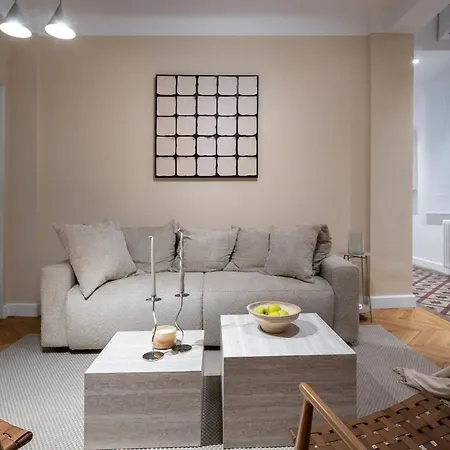 Classic 3br Loft Overlooking Cismigiu Gardens, Two Bathrooms, Balconies Boekarest