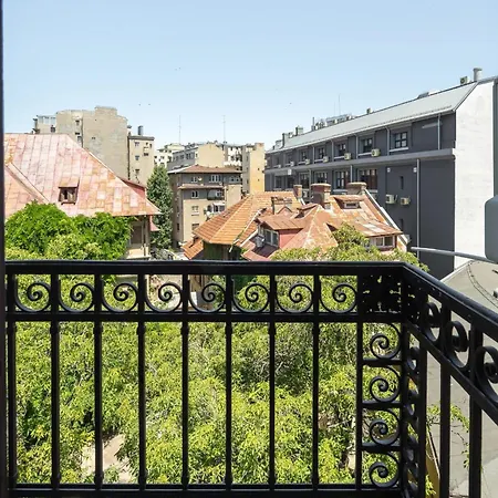 Appartement Classic 3br Loft Overlooking Cismigiu Gardens, Two Bathrooms, Balconies