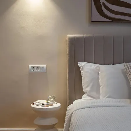 Appartement Classic 3br Loft Overlooking Cismigiu Gardens, Two Bathrooms, Balconies *