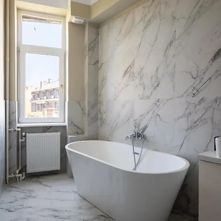 公寓 Classic 3br Loft Overlooking Cismigiu Gardens, Two Bathrooms, Balconies *