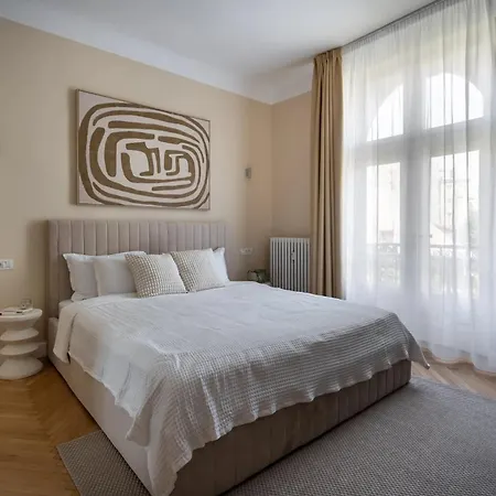 公寓 Classic 3br Loft Overlooking Cismigiu Gardens, Two Bathrooms, Balconies 布加勒斯特