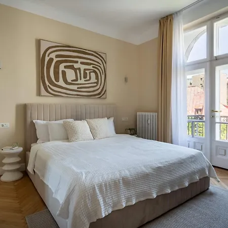 Appartamento Classic 3br Loft Overlooking Cismigiu Gardens, Two Bathrooms, Balconies *