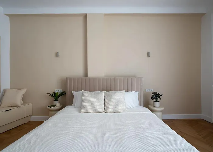 Διαμέρισμα Classic 3br Loft Overlooking Cismigiu Gardens, Two Bathrooms, Balconies