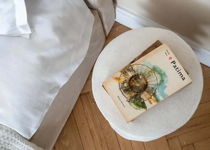 Classic 3br Loft Overlooking Cismigiu Gardens, Two Bathrooms, Balconies