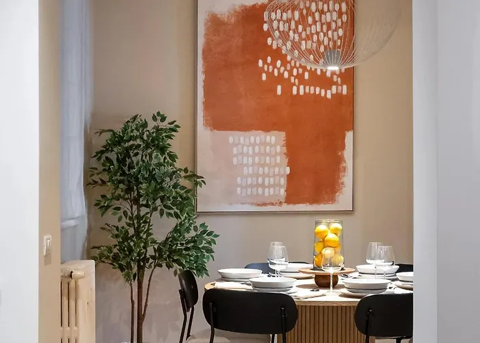 Classic 3br Loft Overlooking Cismigiu Gardens, Two Bathrooms, Balconies Apartament