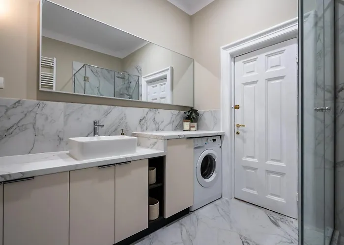 Classic 3br Loft Overlooking Cismigiu Gardens, Two Bathrooms, Balconies