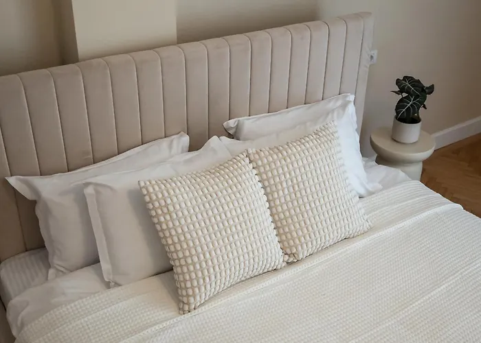 Classic 3br Loft Overlooking Cismigiu Gardens, Two Bathrooms, Balconies *