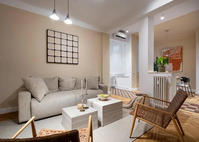 Classic 3br Loft Overlooking Cismigiu Gardens, Two Bathrooms, Balconies 아파트 부쿠레슈티