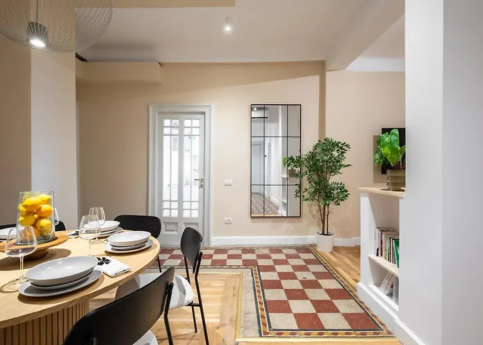 Apartament Classic 3br Loft Overlooking Cismigiu Gardens, Two Bathrooms, Balconies Bucureşti