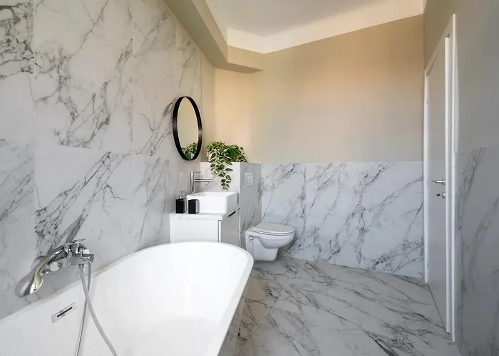 Classic 3br Loft Overlooking Cismigiu Gardens, Two Bathrooms, Balconies 아파트