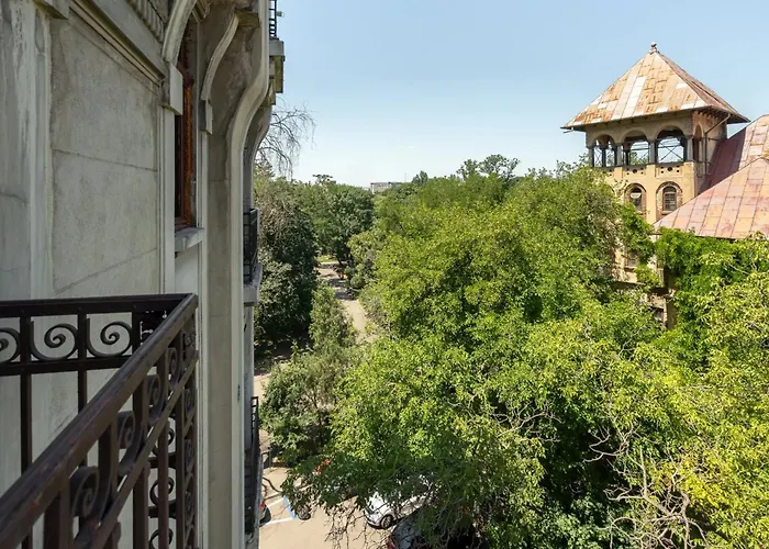 Apartament Classic 3br Loft Overlooking Cismigiu Gardens, Two Bathrooms, Balconies *