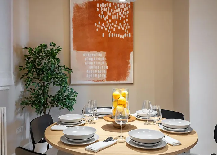 Classic 3br Loft Overlooking Cismigiu Gardens, Two Bathrooms, Balconies Apartament Bucureşti