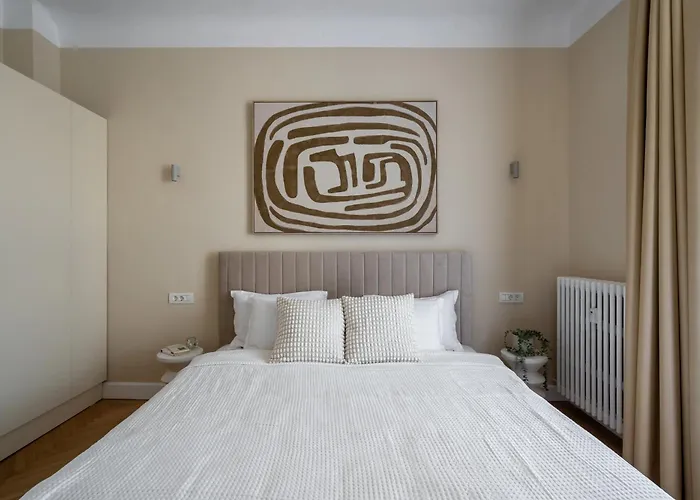 Classic 3br Loft Overlooking Cismigiu Gardens, Two Bathrooms, Balconies 아파트 *