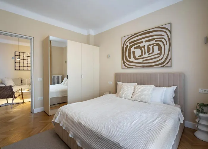 Apartment Classic 3br Loft Overlooking Cismigiu Gardens, Two Bathrooms, Balconies Bucharest