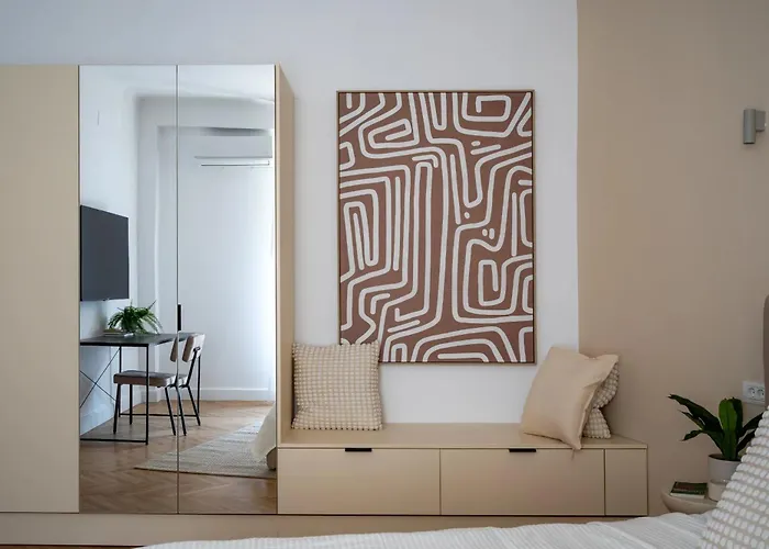 Classic 3br Loft Overlooking Cismigiu Gardens, Two Bathrooms, Balconies