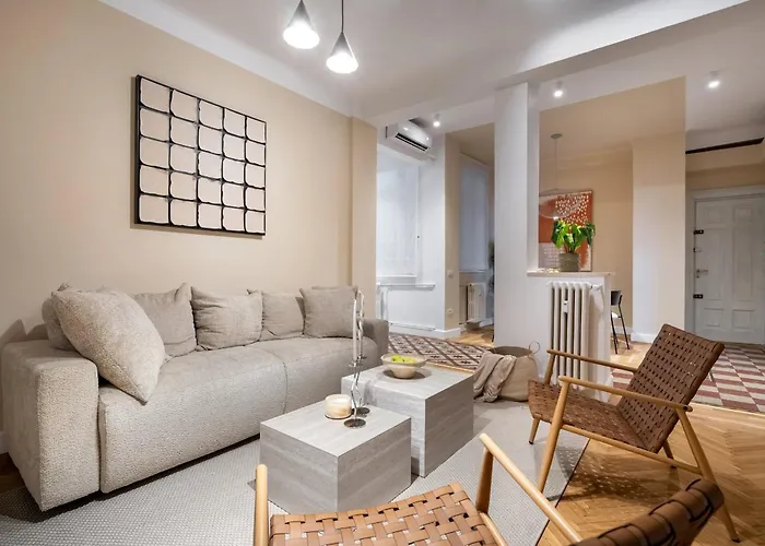 아파트 Classic 3br Loft Overlooking Cismigiu Gardens, Two Bathrooms, Balconies 부쿠레슈티