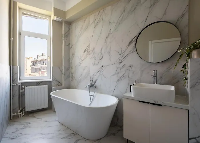 Classic 3br Loft Overlooking Cismigiu Gardens, Two Bathrooms, Balconies